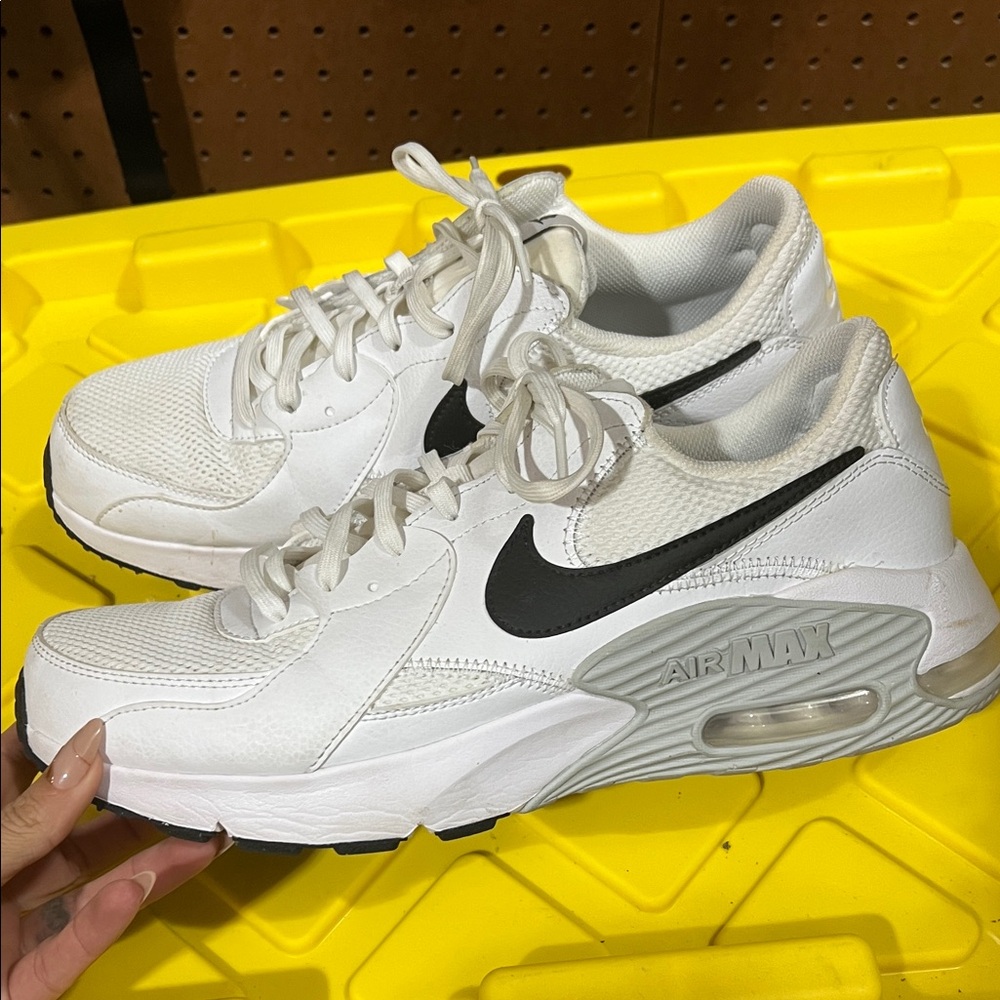 Nike Men's White and Black Sneakers bin 4